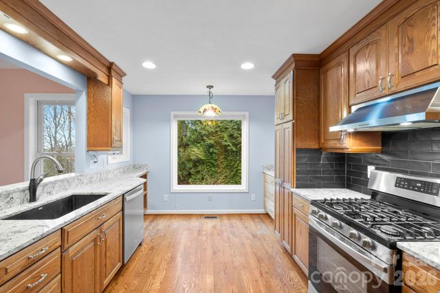 242 Carriage Summitt Way, Hendersonville, NC 28791