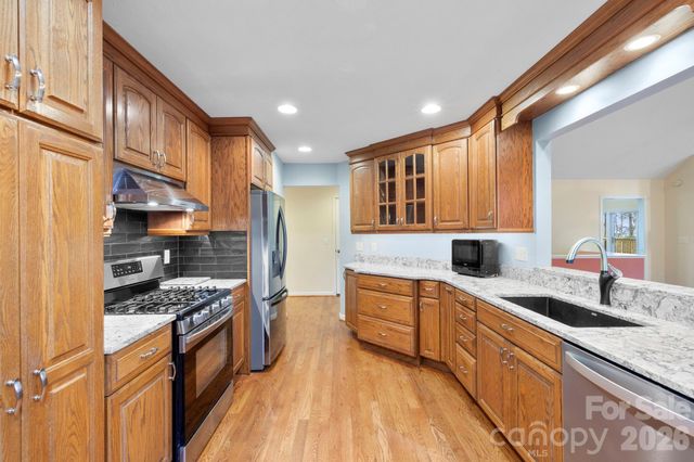 242 Carriage Summitt Way, Hendersonville, NC 28791