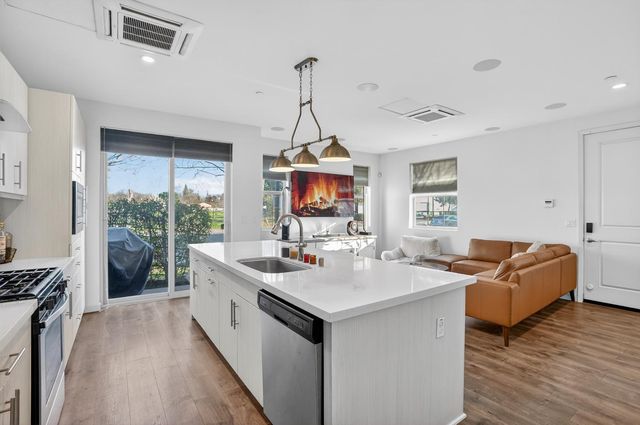 493 Tailoff Ln, Sacramento, CA 95818