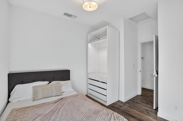 493 Tailoff Ln, Sacramento, CA 95818