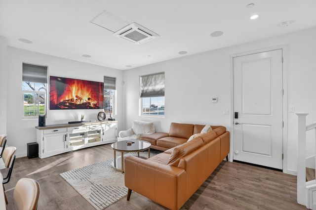 493 Tailoff Ln, Sacramento, CA 95818