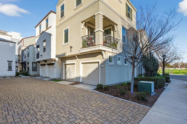 493 Tailoff Ln, Sacramento, CA 95818