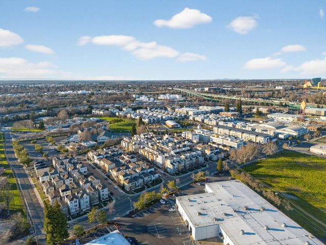 493 Tailoff Ln, Sacramento, CA 95818