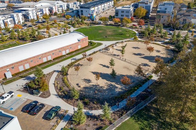 493 Tailoff Ln, Sacramento, CA 95818