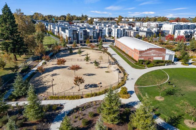 493 Tailoff Ln, Sacramento, CA 95818