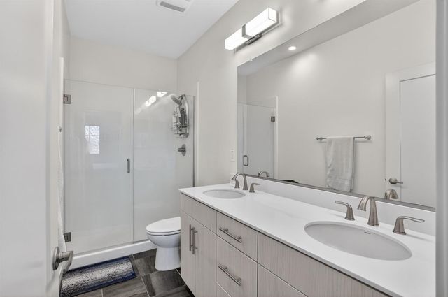 493 Tailoff Ln, Sacramento, CA 95818