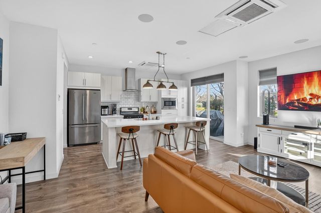 493 Tailoff Ln, Sacramento, CA 95818