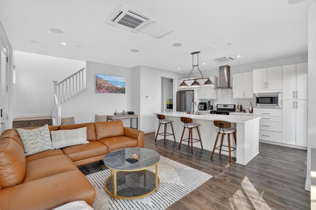 493 Tailoff Ln, Sacramento, CA 95818