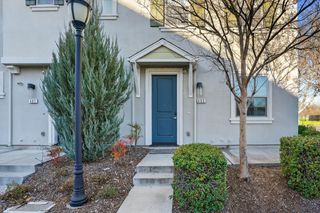 493 Tailoff Ln, Sacramento, CA 95818