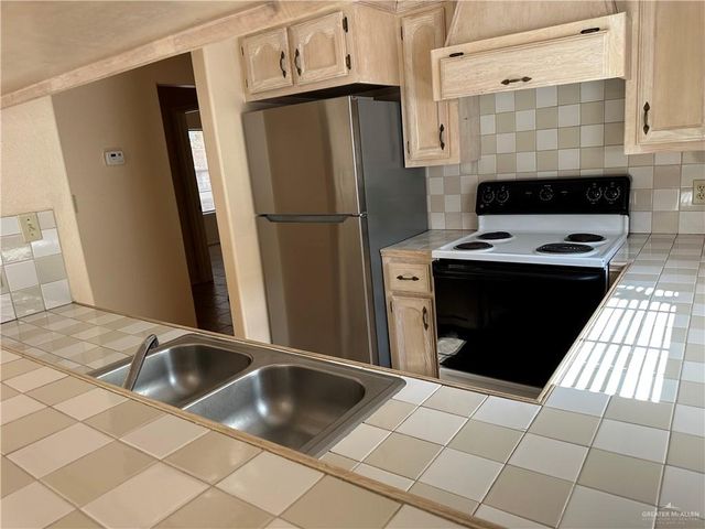 1815 W Portales Drive, Edinburg, TX 78541