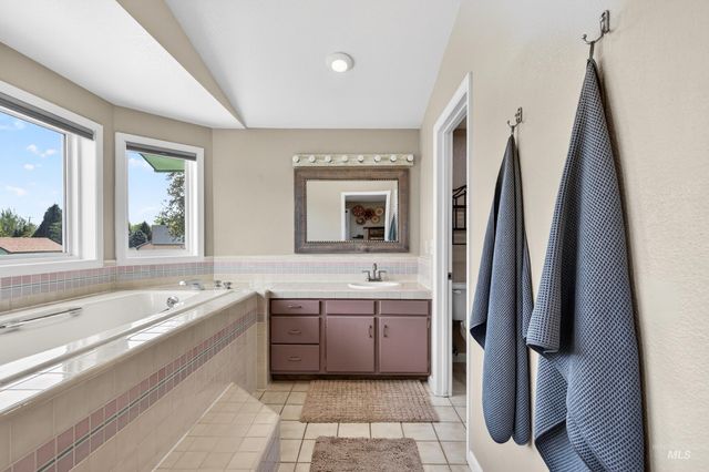1850 Serengeti Rd, Nampa, ID 83686