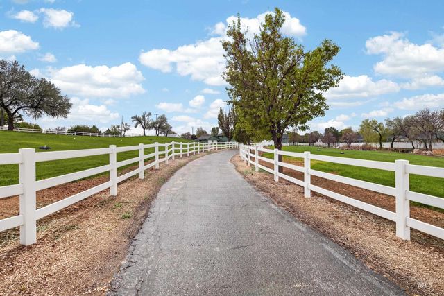 1850 Serengeti Rd, Nampa, ID 83686