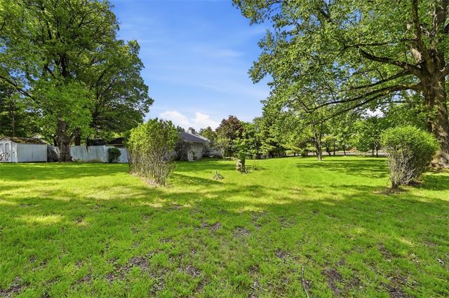 101 Buhlmont Dr, Leet Twp, PA 15143