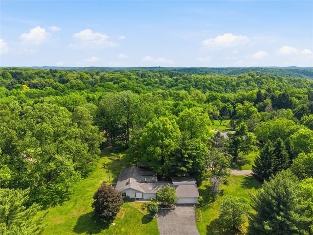 101 Buhlmont Dr, Leet Twp, PA 15143