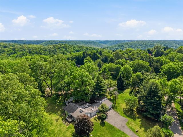 101 Buhlmont Dr, Leet Twp, PA 15143