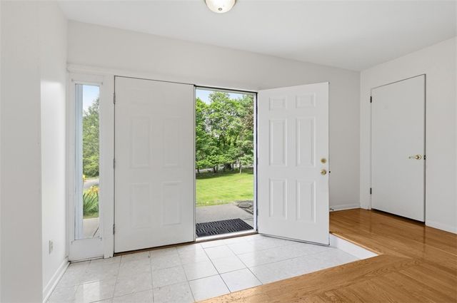 101 Buhlmont Dr, Leet Twp, PA 15143