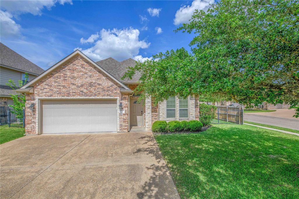 1723 Creekside CIR, College Station, TX 77845