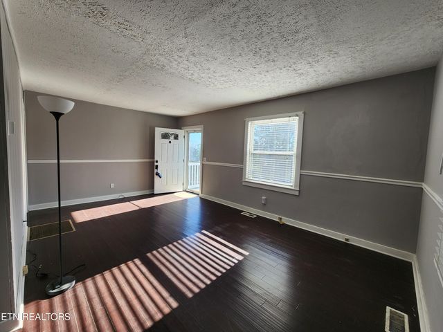 5724 Woodale Drive, Knoxville, TN 37912