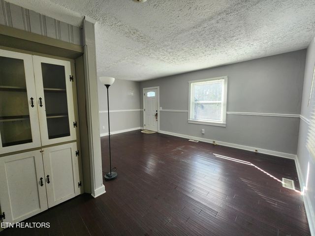 5724 Woodale Drive, Knoxville, TN 37912