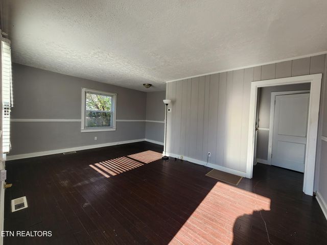 5724 Woodale Drive, Knoxville, TN 37912