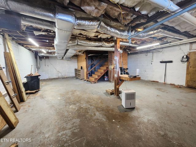 5724 Woodale Drive, Knoxville, TN 37912