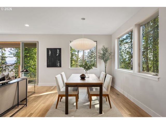 2969 CAPITAL Dr, Eugene, OR 97403