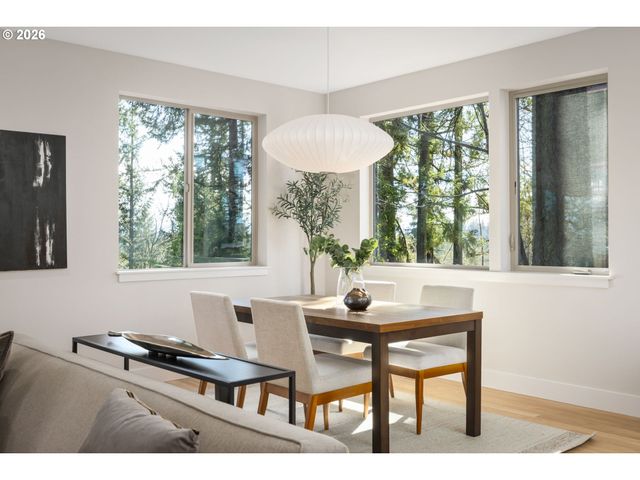 2969 CAPITAL Dr, Eugene, OR 97403