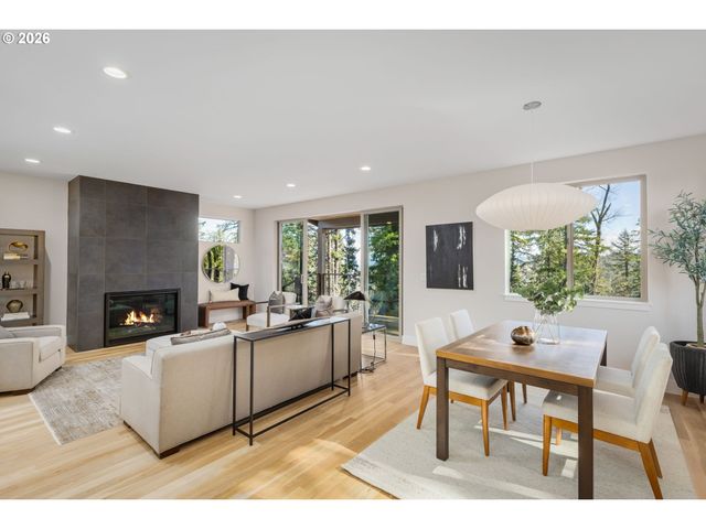 2969 CAPITAL Dr, Eugene, OR 97403