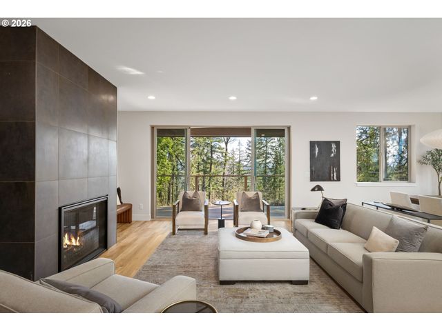 2969 CAPITAL Dr, Eugene, OR 97403