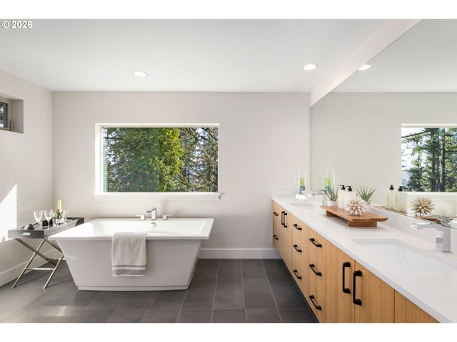 2969 CAPITAL Dr, Eugene, OR 97403