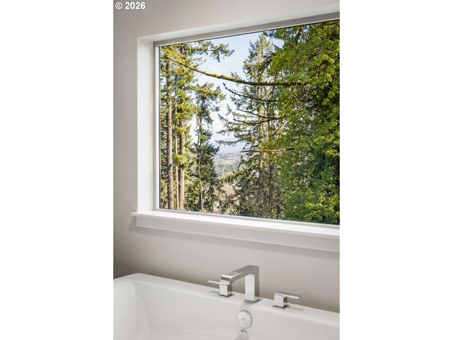 2969 CAPITAL Dr, Eugene, OR 97403