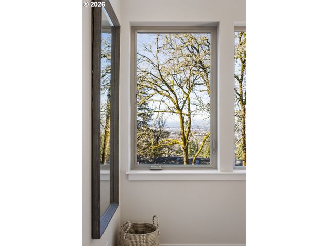 2969 CAPITAL Dr, Eugene, OR 97403