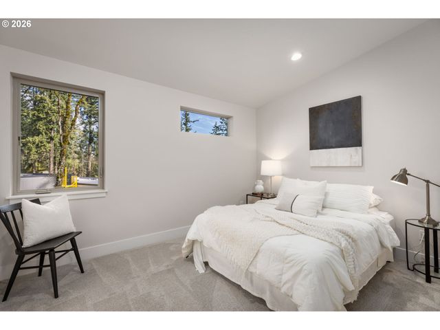 2969 CAPITAL Dr, Eugene, OR 97403