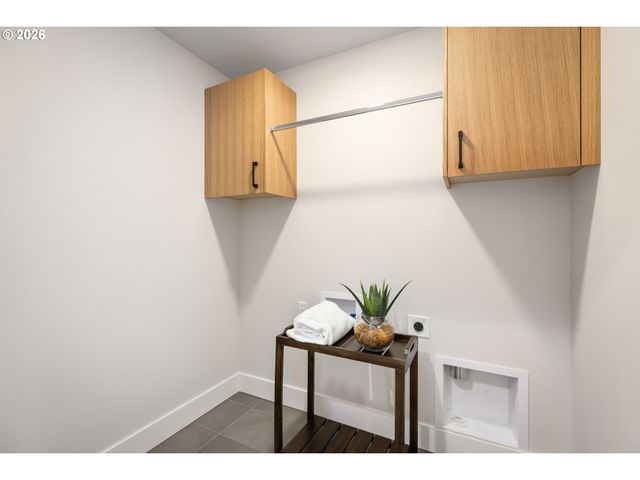 2969 CAPITAL Dr, Eugene, OR 97403