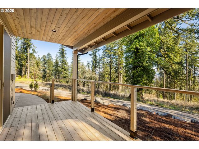 2969 CAPITAL Dr, Eugene, OR 97403