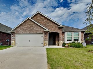 2907 Brady Starr Drive, Aubrey, TX 76227