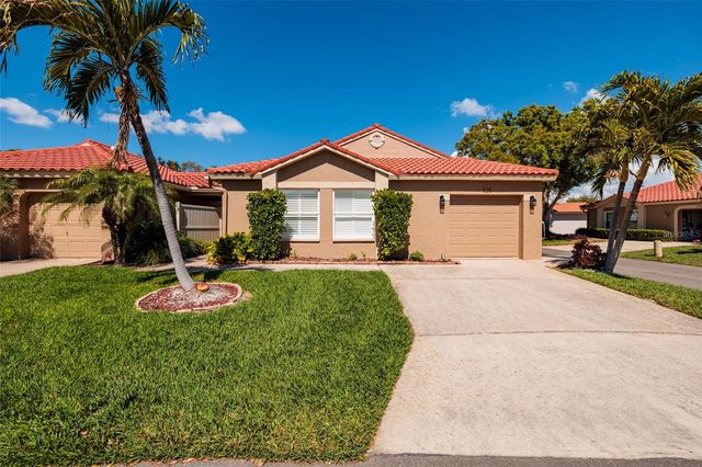 535 ST TROPEZ CIRCLE NE, St Petersburg, FL 33703