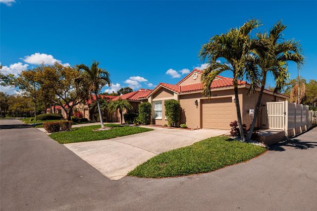 535 ST TROPEZ CIRCLE NE, St Petersburg, FL 33703