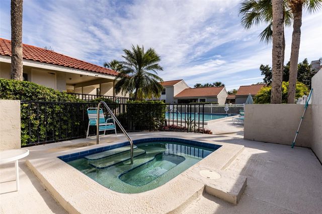 535 ST TROPEZ CIRCLE NE, St Petersburg, FL 33703