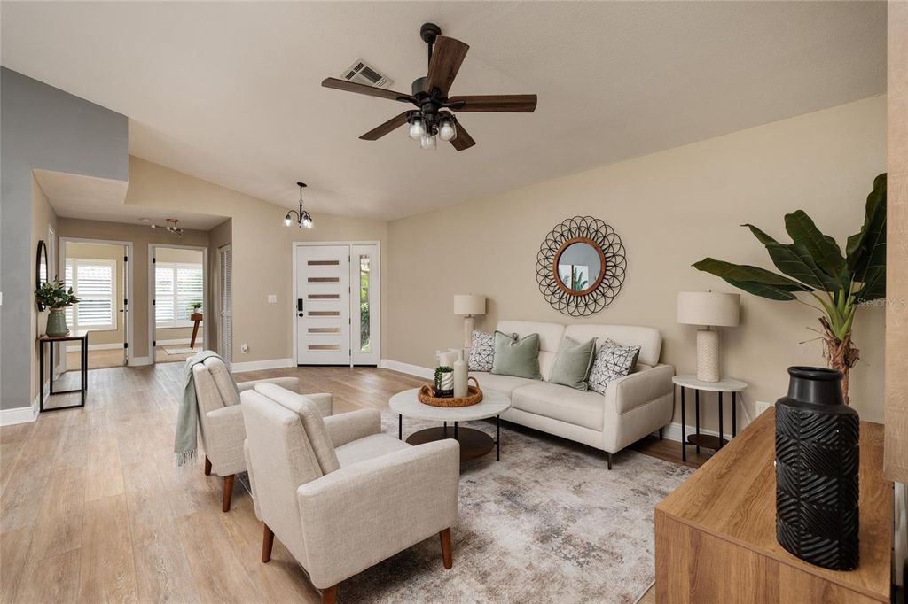 Image 11 of property listing at 535 ST TROPEZ CIRCLE NE, St Petersburg, FL 33703