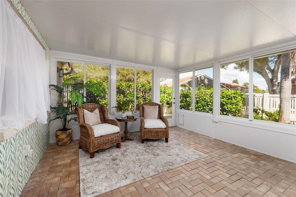 Image 16 of property listing at 535 ST TROPEZ CIRCLE NE, St Petersburg, FL 33703