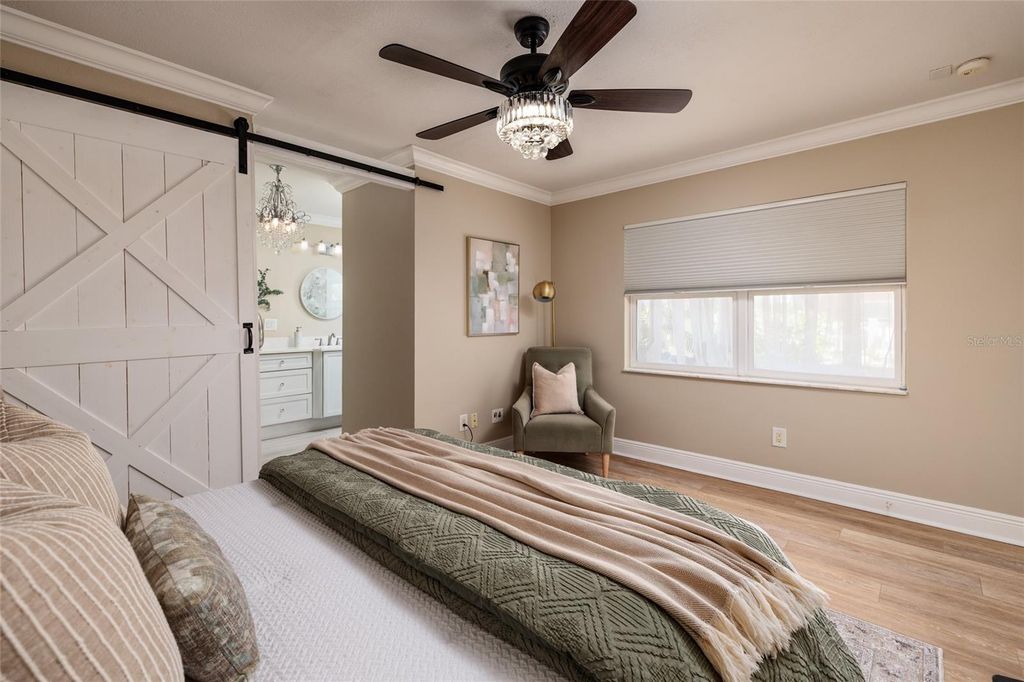 Image 19 of property listing at 535 ST TROPEZ CIRCLE NE, St Petersburg, FL 33703