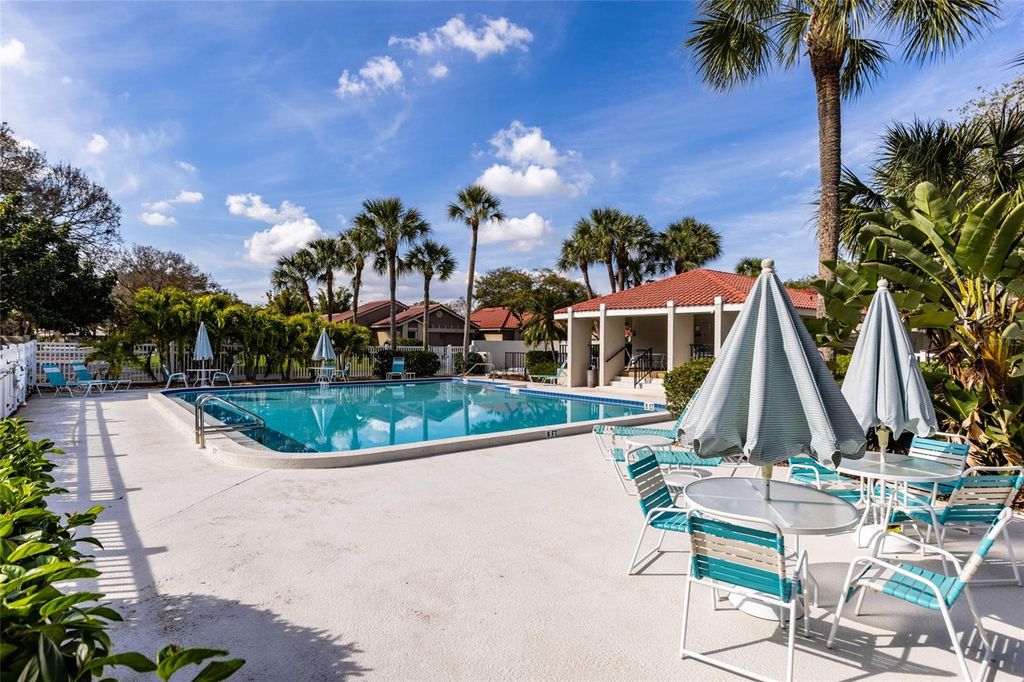 Image 31 of property listing at 535 ST TROPEZ CIRCLE NE, St Petersburg, FL 33703