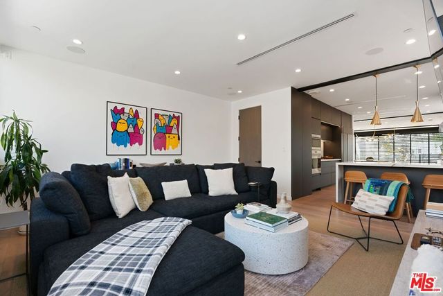 303 Venice Way, Venice, CA 90291