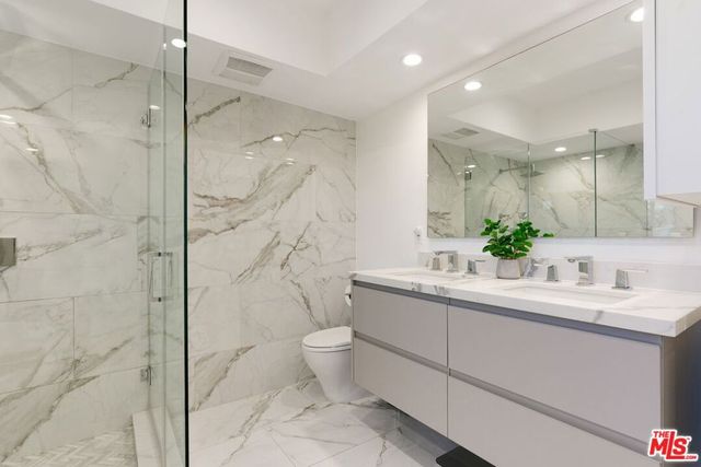 303 Venice Way, Venice, CA 90291