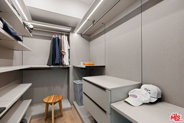 303 Venice Way, Venice, CA 90291