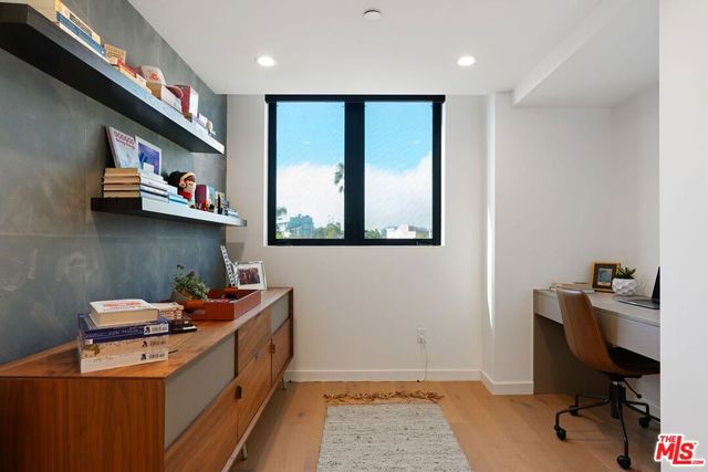 303 Venice Way, Venice, CA 90291