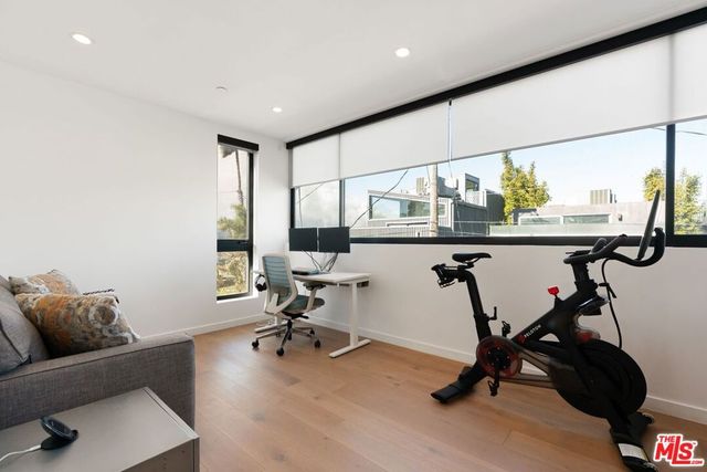 303 Venice Way, Venice, CA 90291