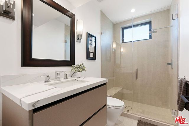 303 Venice Way, Venice, CA 90291