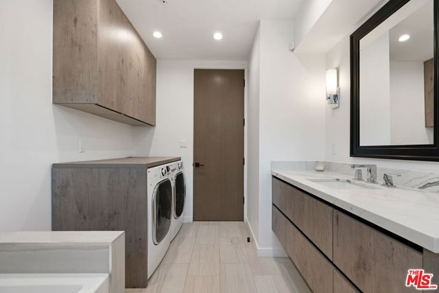 303 Venice Way, Venice, CA 90291